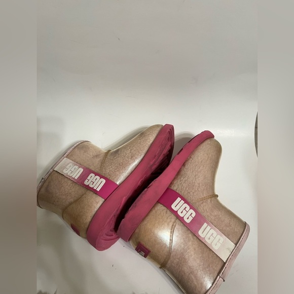 Ugg Kids Classic Mini Waterproof Clear Boot
Iridescent Pink - Picture 3 of 16